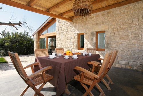 Private villa with pool in the countryside 12 Italian Breaks