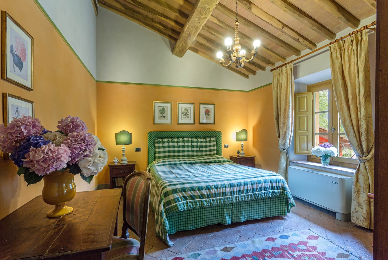 Country Villa with private swimming pool in Tuscany 13 Italian Breaks
