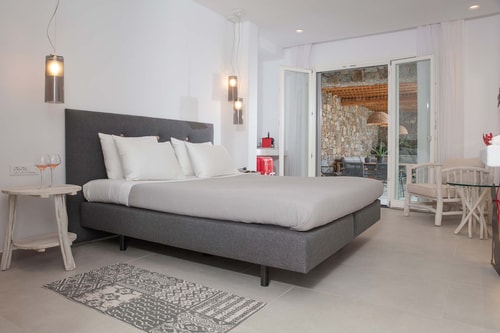 Luxury modern villa with swimming pool in Mykonos 2 My Villa Breaks