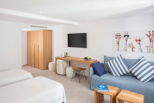 Luxury modern villa with swimming pool in Mykonos 9 My Villa Breaks