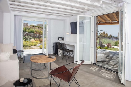 Luxury modern villa with swimming pool in Mykonos 13 My Villa Breaks