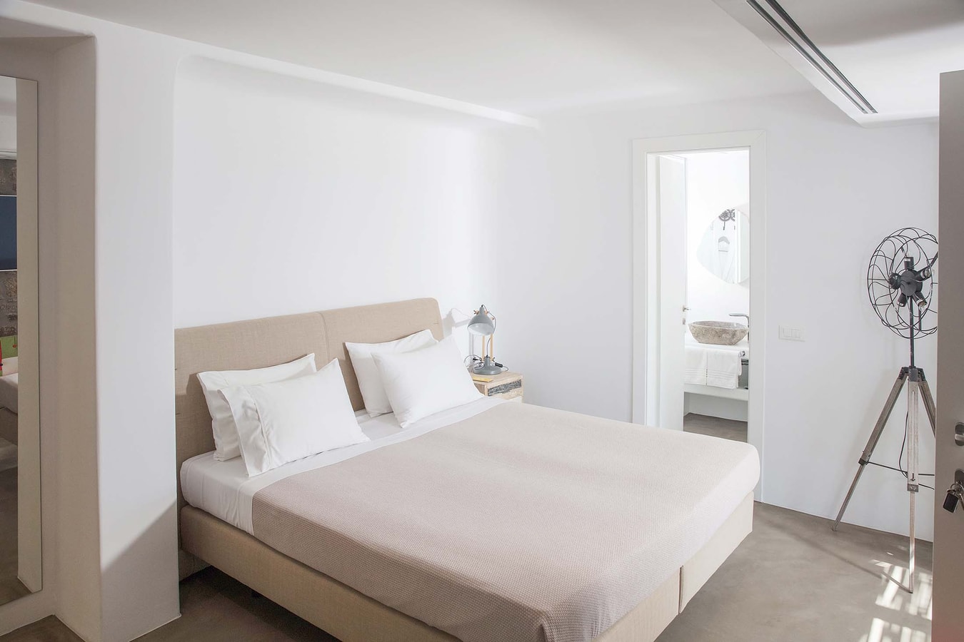 Luxury modern villa with swimming pool in Mykonos 15 My Villa Breaks