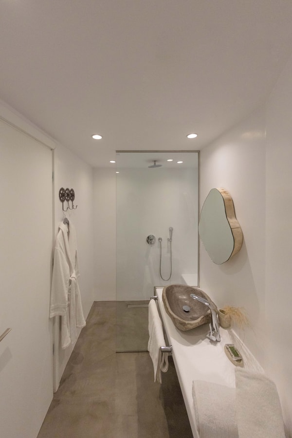 Luxury modern villa with swimming pool in Mykonos 17 My Villa Breaks