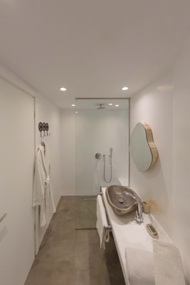 Luxury modern villa with swimming pool in Mykonos 17 My Villa Breaks