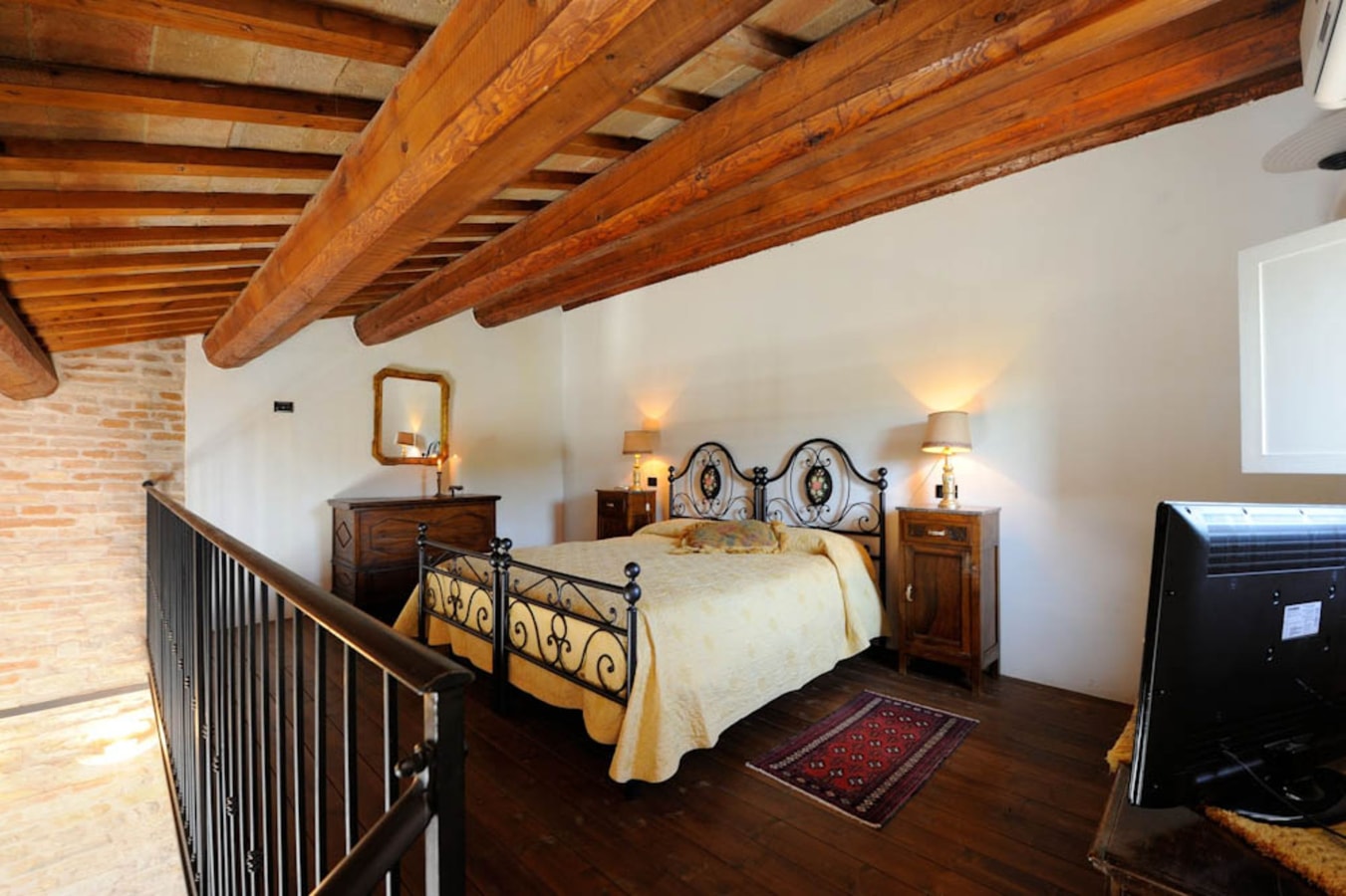 Villa Baci - Large private property with two pools 18 Italian Breaks
