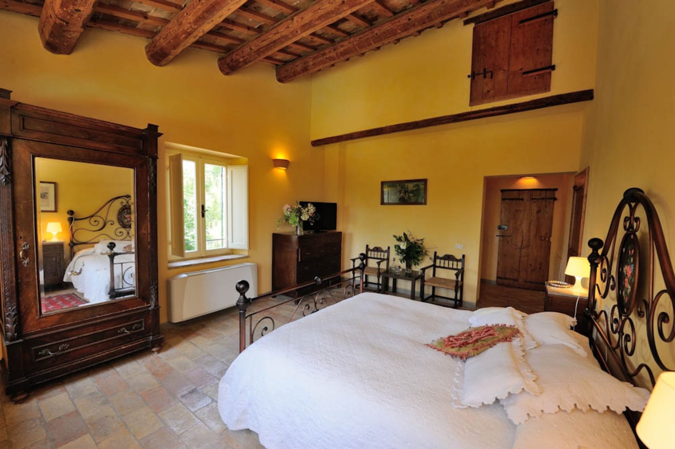 Villa Baci - Large private property with two pools 21 Italian Breaks