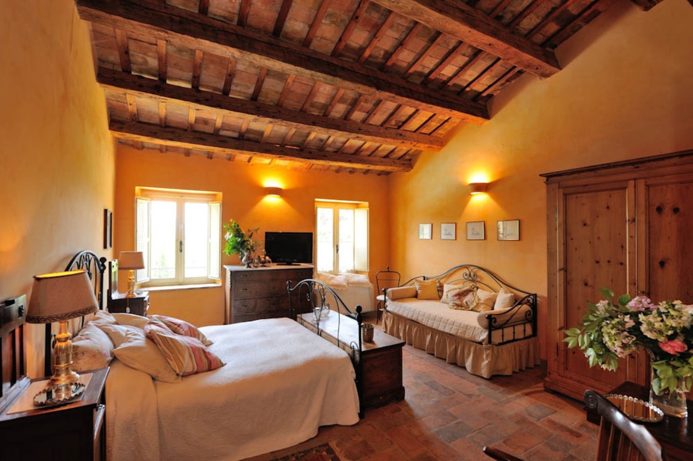 Villa Baci - Large private property with two pools 23 Italian Breaks