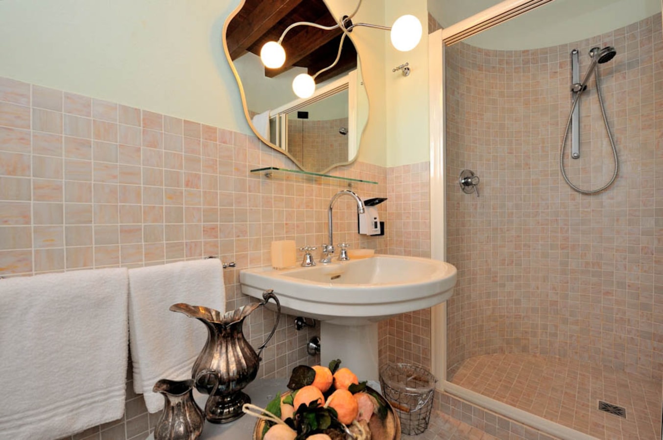 Villa Baci - Large private property with two pools 30 Italian Breaks