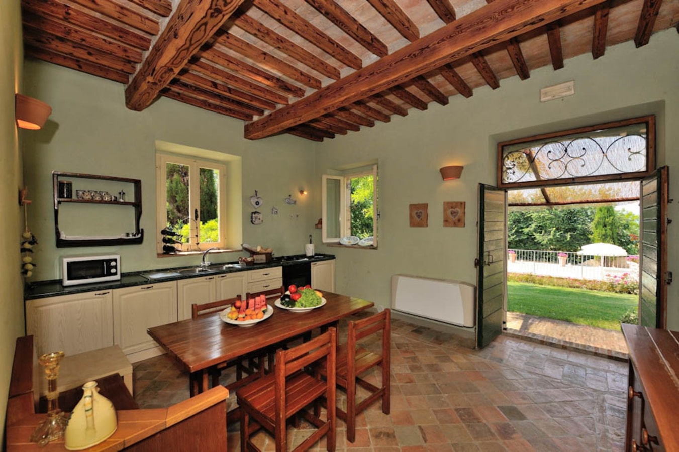 Villa Baci - Large private property with two pools 31 Italian Breaks
