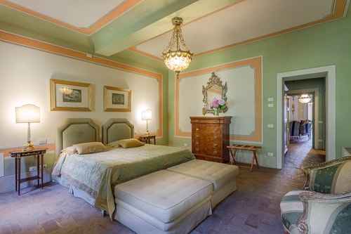 Large Countryside Villa in Tuscany with private pool 19 Italian Breaks