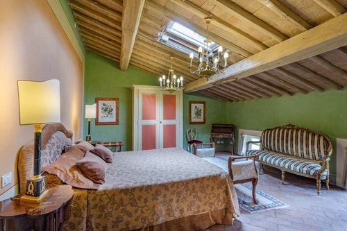 Large Countryside Villa in Tuscany with private pool 42 Italian Breaks