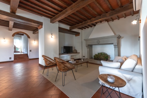 Large Country Villa with Swimming Pool in Tuscany 5 Italian Breaks