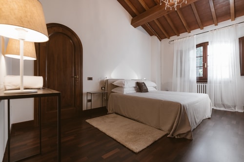Large Country Villa with Swimming Pool in Tuscany 20 Italian Breaks