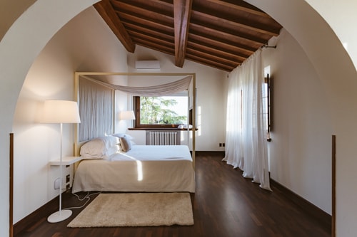 Large Country Villa with Swimming Pool in Tuscany 24 Italian Breaks
