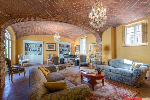 Luxury Villa with Private swimming pool 10 Italian Breaks