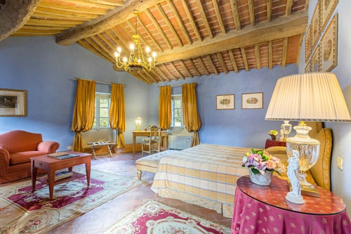 Luxury Villa with Private swimming pool 15 Italian Breaks