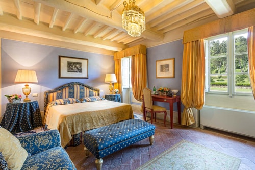 Luxury Villa with Private swimming pool 17 Italian Breaks