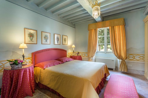 Luxury Villa with Private swimming pool 27 Italian Breaks