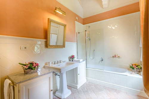Luxury Villa with Private swimming pool 32 Italian Breaks