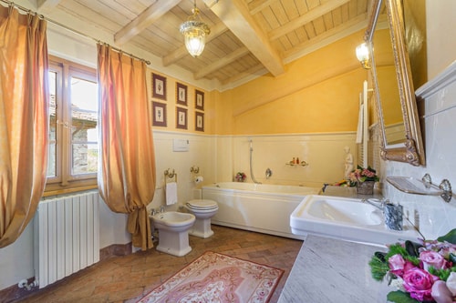 Luxury Villa with Private swimming pool 35 Italian Breaks