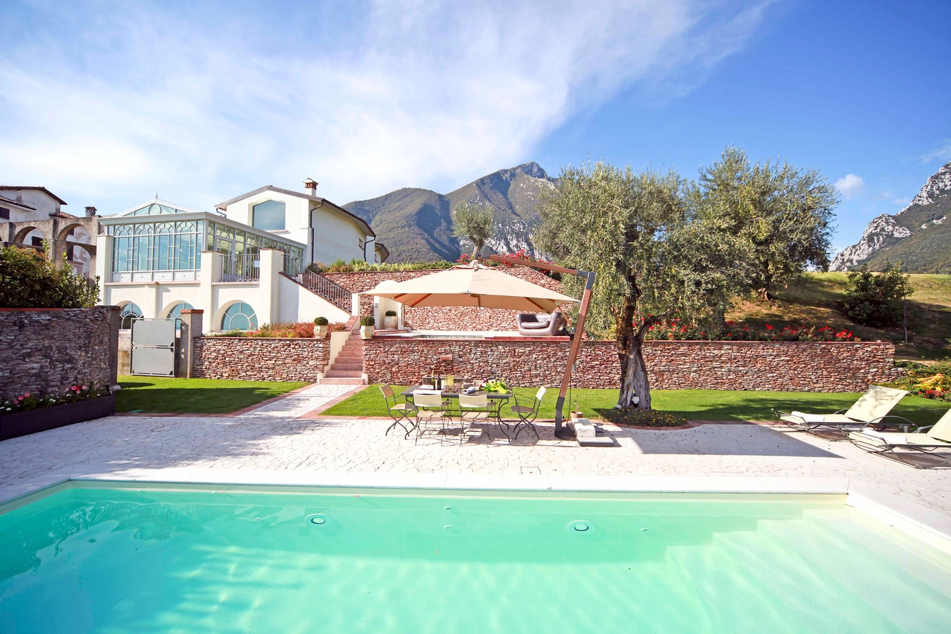 Tenuta Sorgente - Private estate with two pools and lake views, close to town 1 Italian Breaks