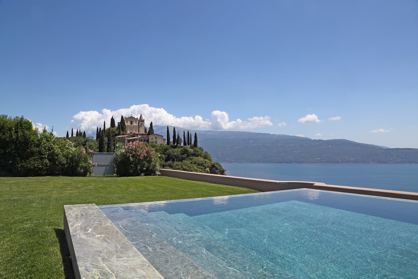 Tenuta Sorgente - Private estate with two pools and lake views, close to town 2 Italian Breaks