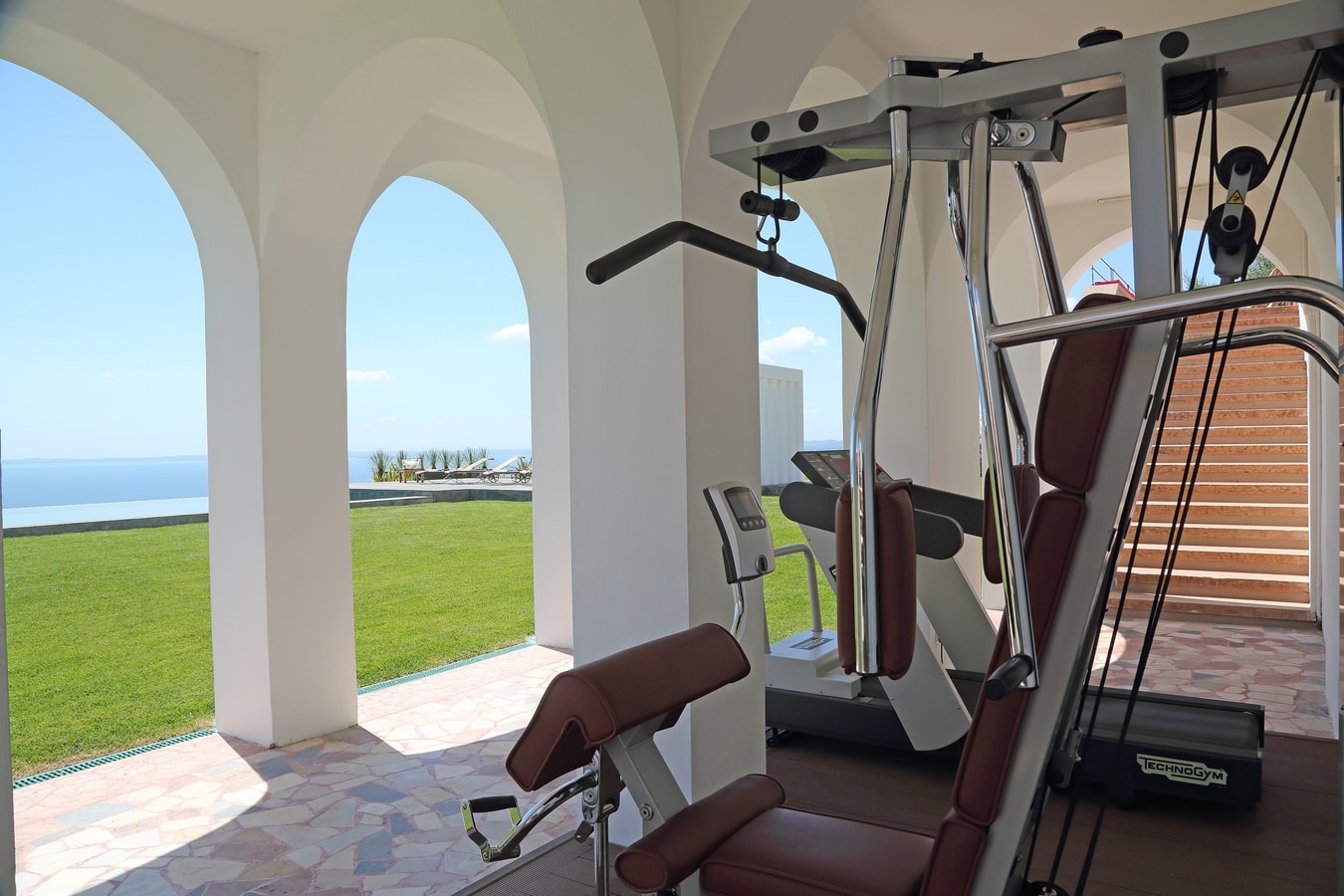 Tenuta Sorgente - Private estate with two pools and lake views, close to town 24 Italian Breaks