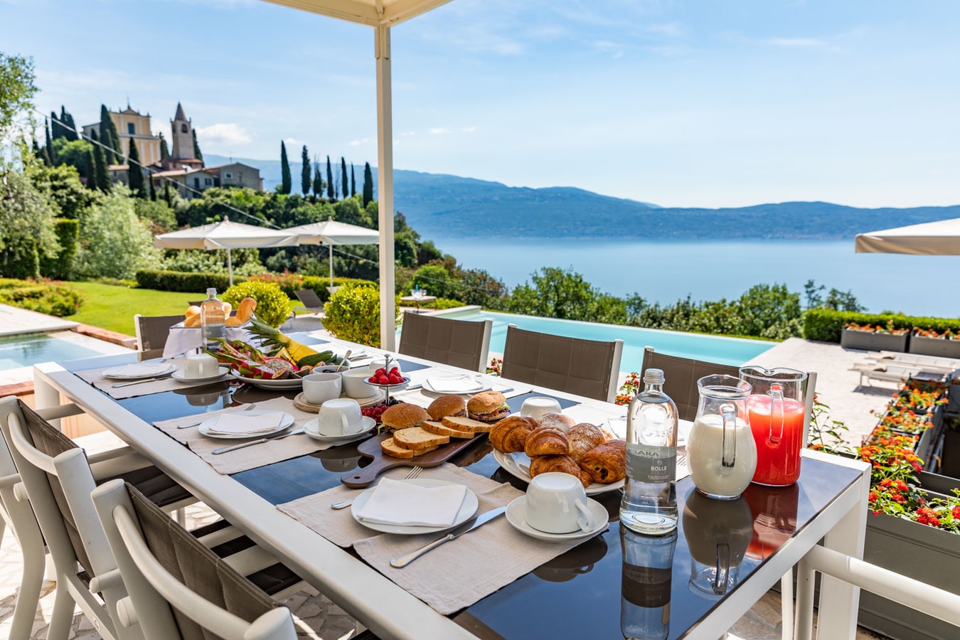 Tenuta Sorgente - Private estate with two pools and lake views, close to town 30 Italian Breaks