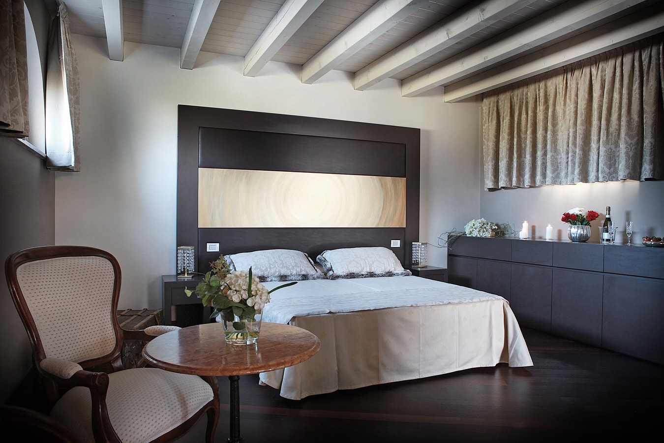 Tenuta Sorgente - Private estate with two pools and lake views, close to town 40 Italian Breaks