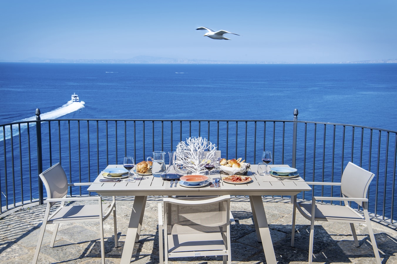 Luxury property with sea views in Sorrento centre 1 Italian Breaks