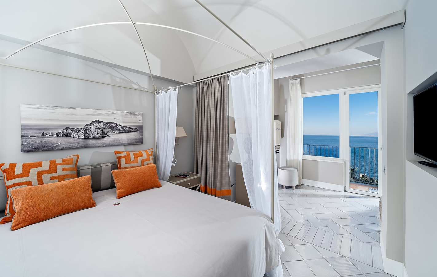 Luxury property with sea views in Sorrento centre 18 Italian Breaks
