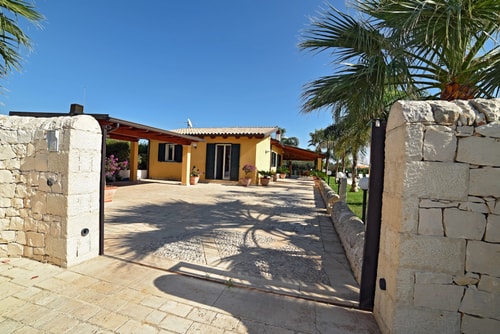 Private villa with swimming pool in Sicily 16 Italian Breaks