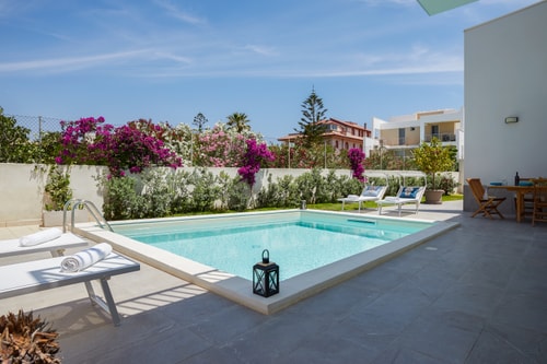 Private villa with swimming pool in Sicily 0 Italian Breaks
