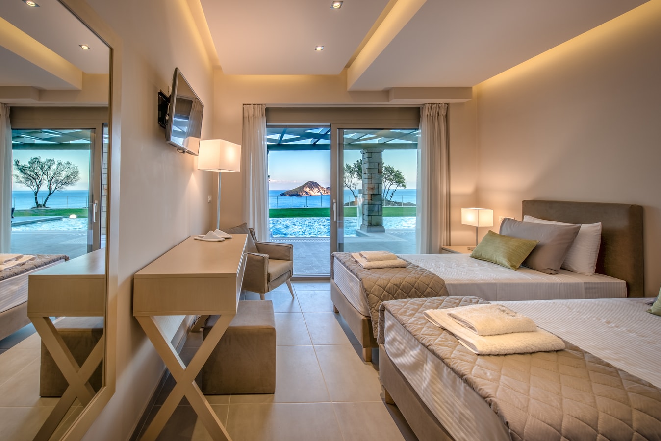 Villa Zenais, Luxury with swimming pool 10 My Villa Breaks