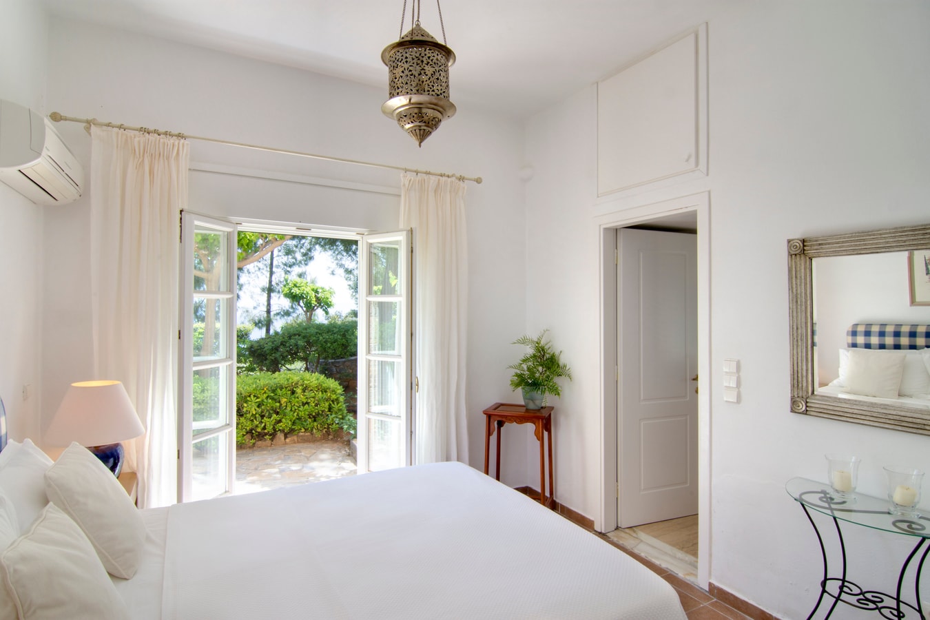 Luxury modern villa with swimming pool in Crete 19 My Villa Breaks