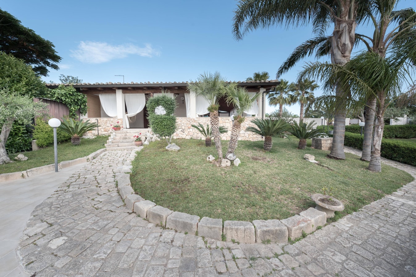 Private villa with swimming pool in Sicily 23 Italian Breaks
