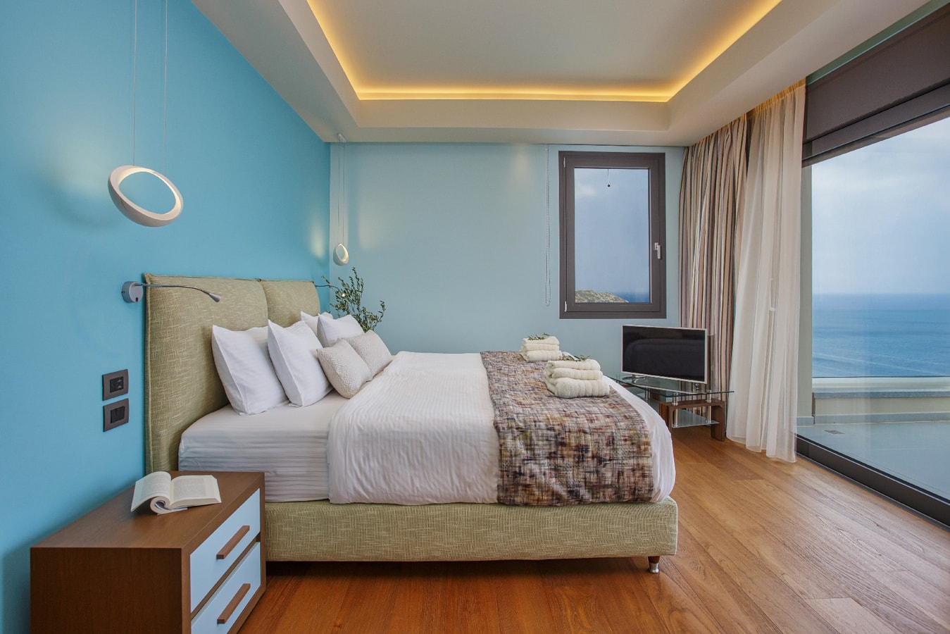 Luxury modern villa with swimming pool 18 The Prestige Villa Collection