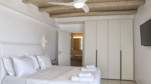 Luxury modern villa with swimming pool in Mykonos 25 My Villa Breaks