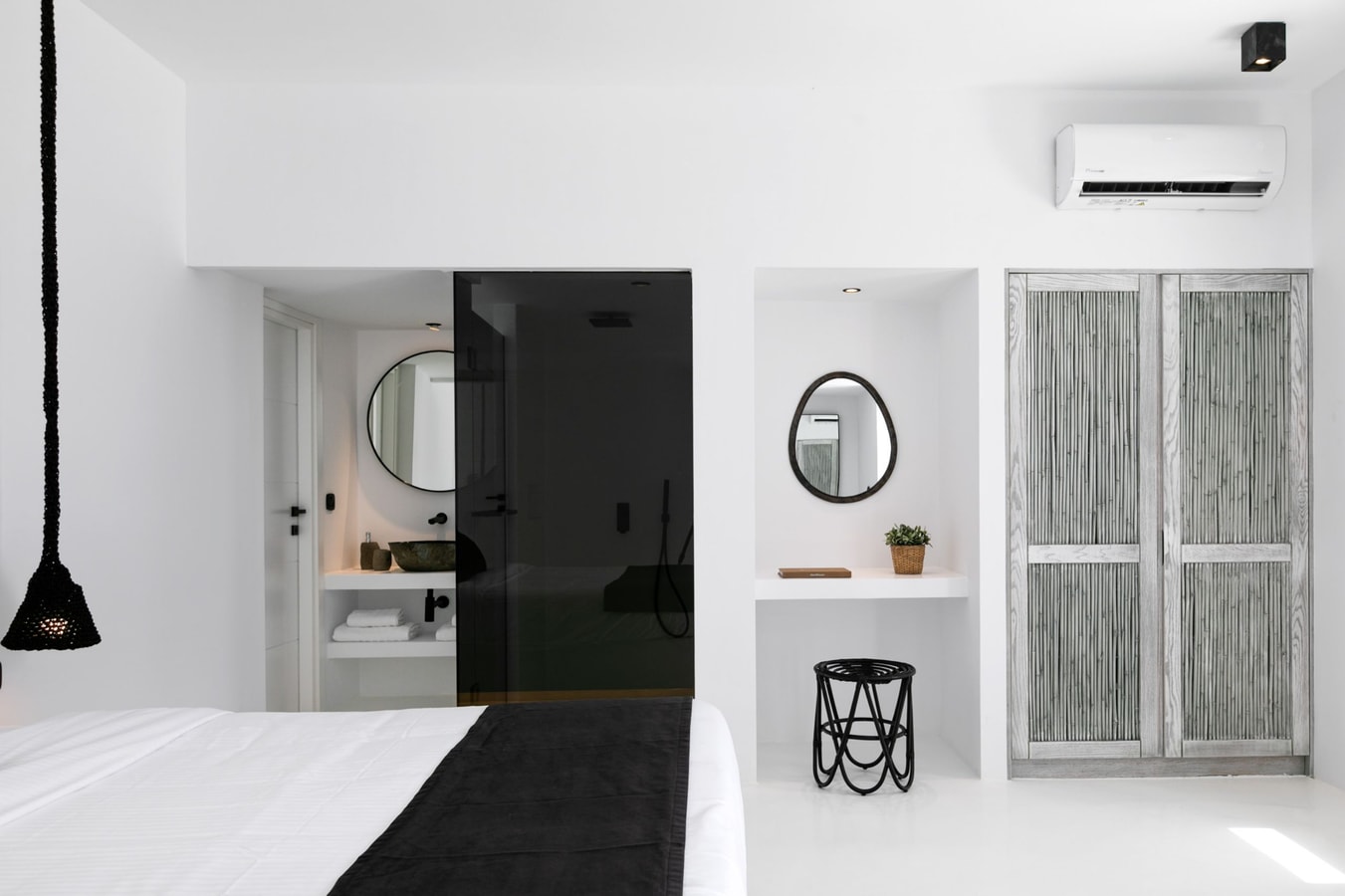 Luxury modern villa with swimming pool in Mykonos 2 My Villa Breaks