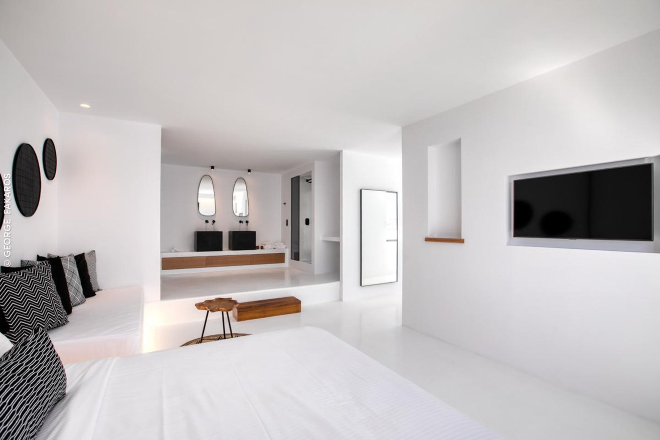 Luxury modern villa with swimming pool in Mykonos 29 My Villa Breaks