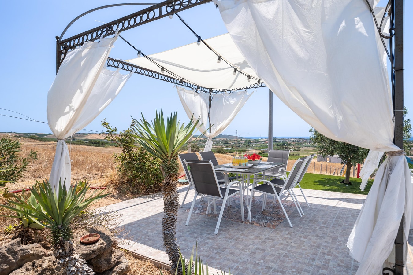 Private villa with swimming pool in Sicily 2 Italian Breaks