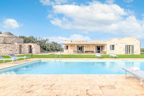 Private villa with swimming pool in Puglia 0 Villas in Italy