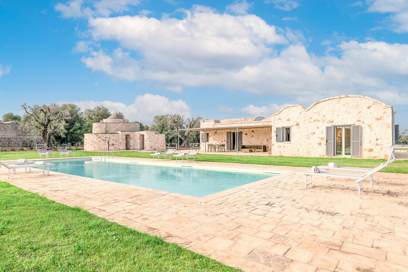 Private villa with swimming pool in Puglia 14 Villas in Italy
