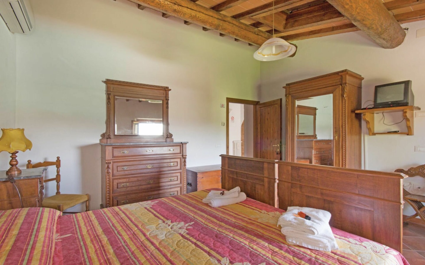 Villa Corba - Private villa with pool in Tuscany 13 Italian Breaks