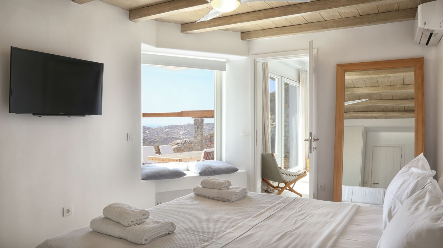 Luxury modern villa with swimming pool in Mykonos 27 My Villa Breaks