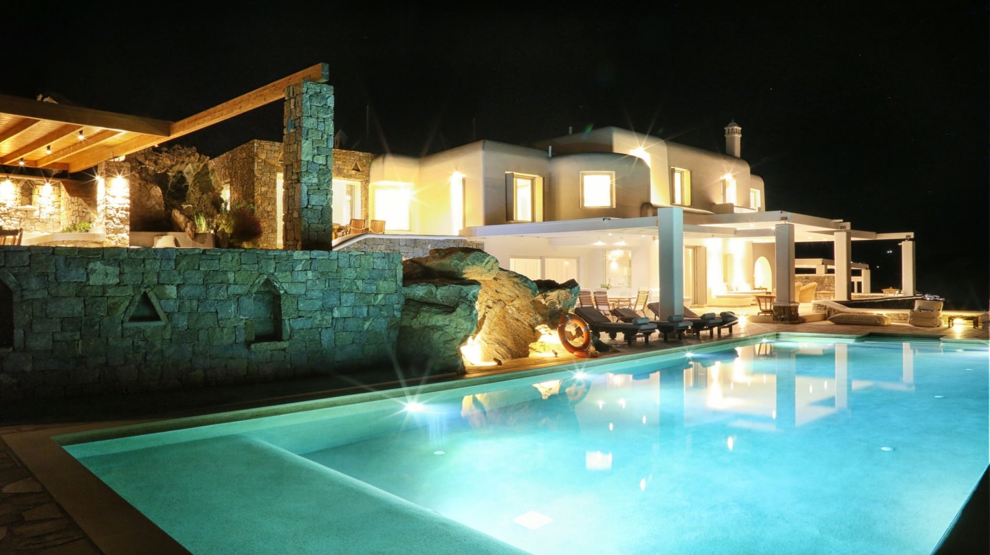 Luxury modern villa with swimming pool in Mykonos 51 My Villa Breaks