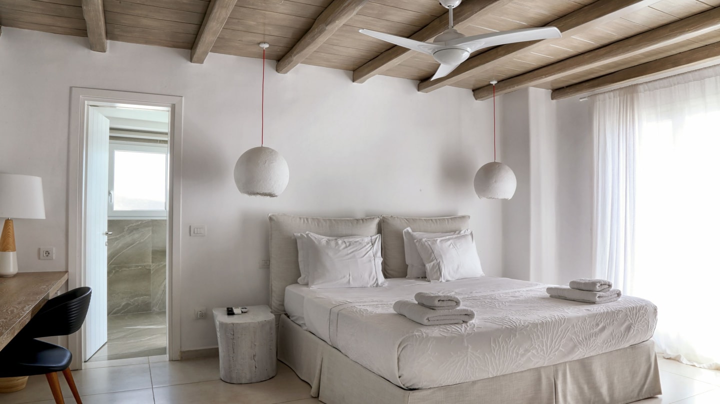 Luxury modern villa with swimming pool in Mykonos 14 My Villa Breaks