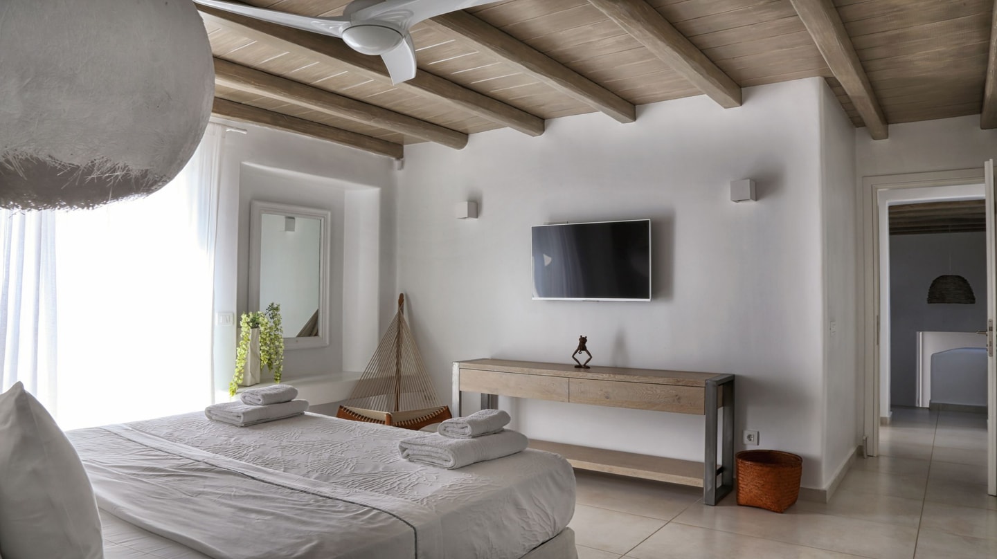 Luxury modern villa with swimming pool in Mykonos 15 My Villa Breaks