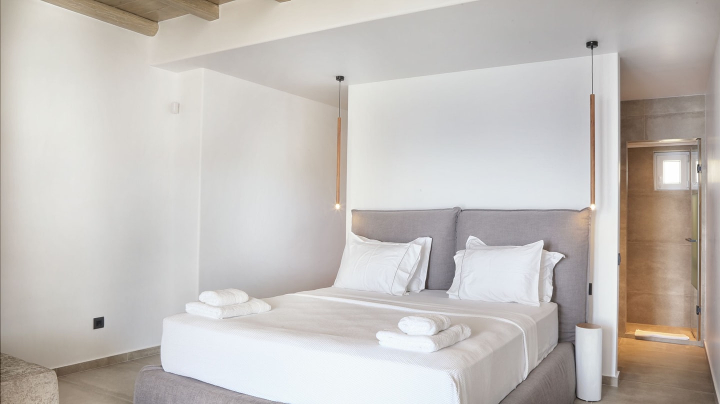 Luxury modern villa with swimming pool in Mykonos 31 My Villa Breaks