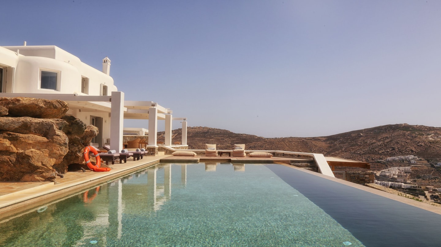 Luxury modern villa with swimming pool in Mykonos 44 My Villa Breaks
